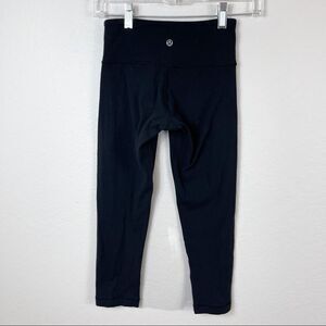 LULULEMON Black Cropped Leggings w/Waist Pocket 4